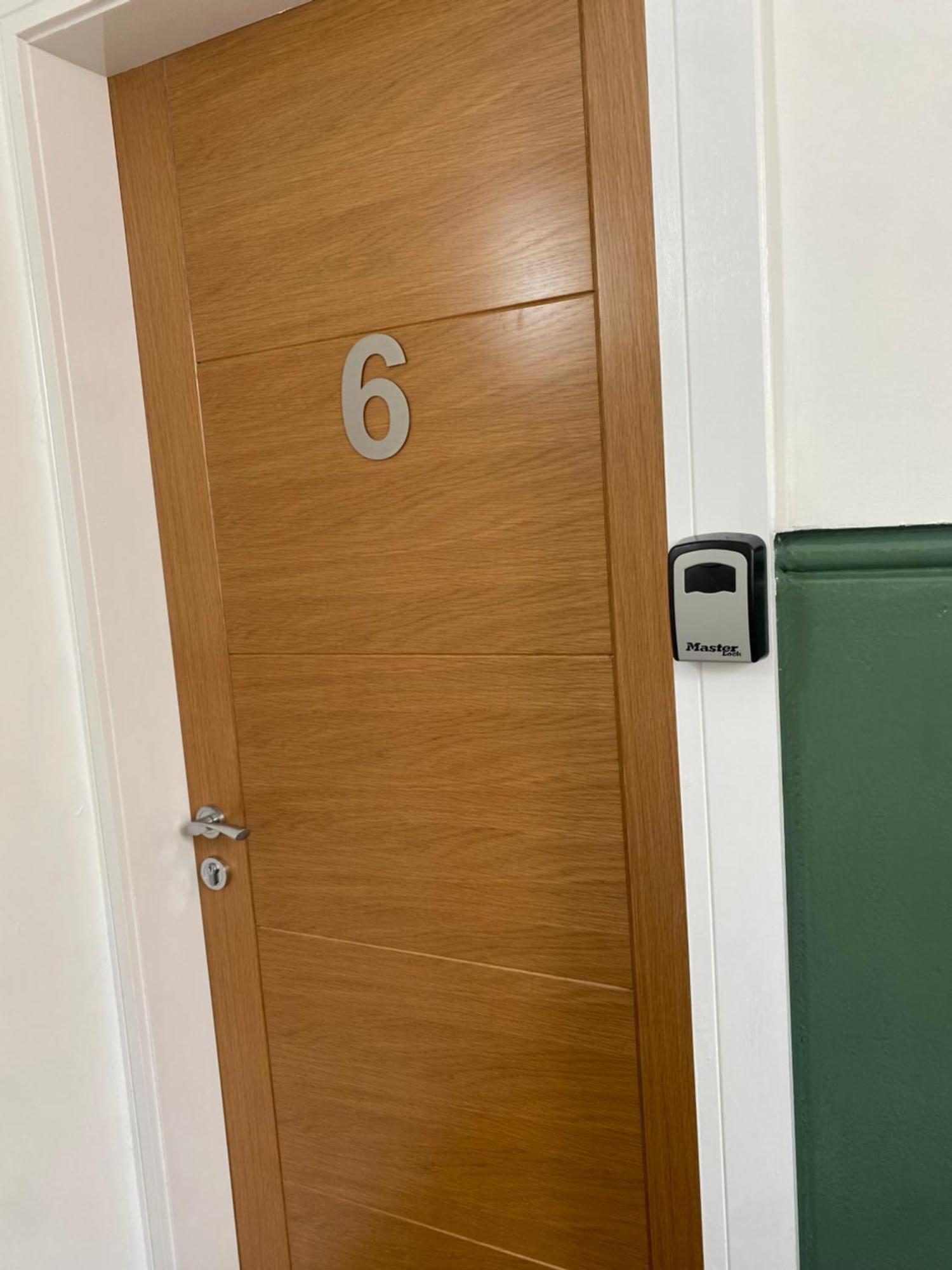 6 Smithhills - Sleeps 3 Excellent Transport Links Glasgow & Airport * Paisley