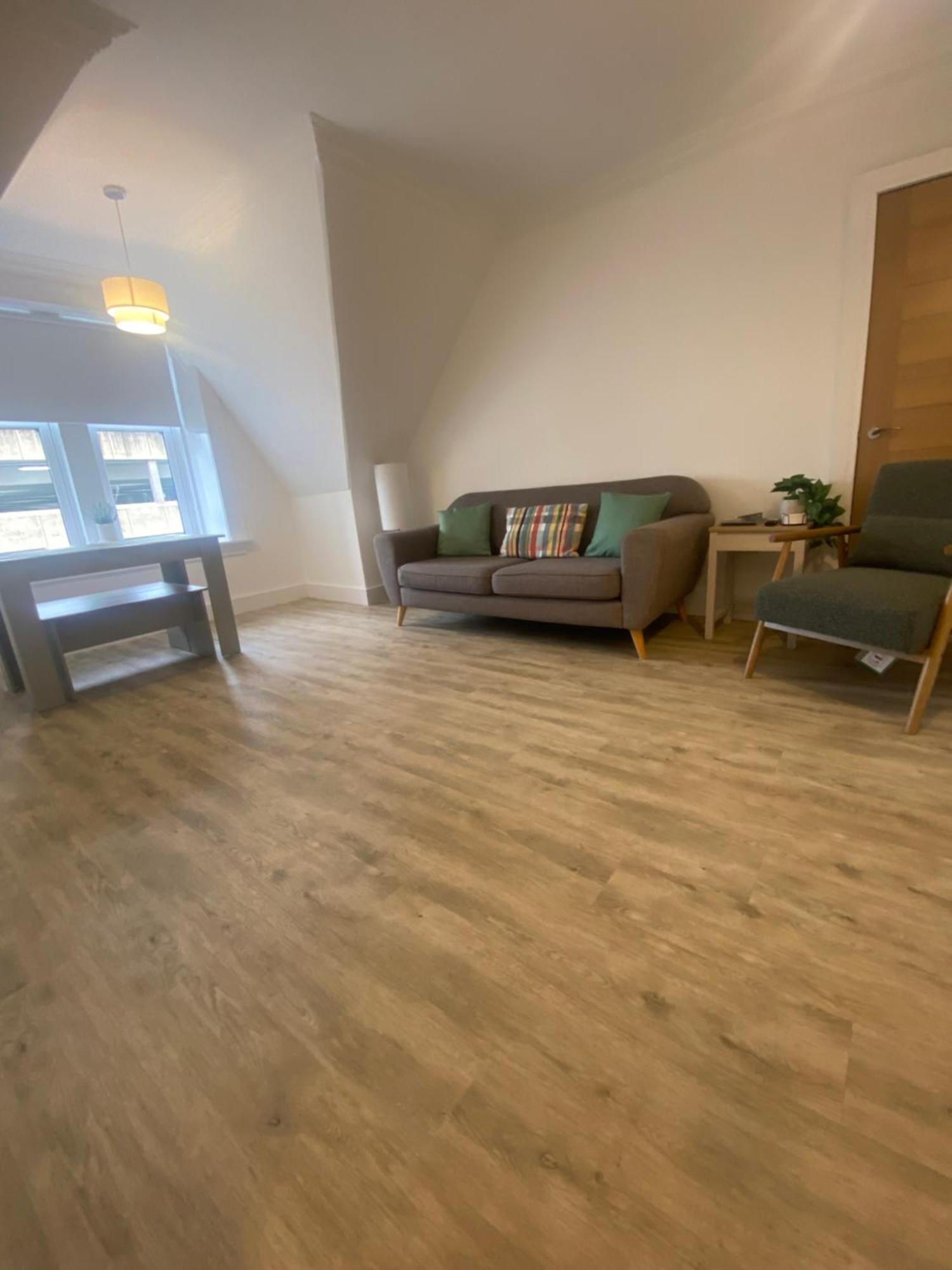 Apartment 6 Smithhills - Sleeps 3 Excellent Transport Links Glasgow & Airport