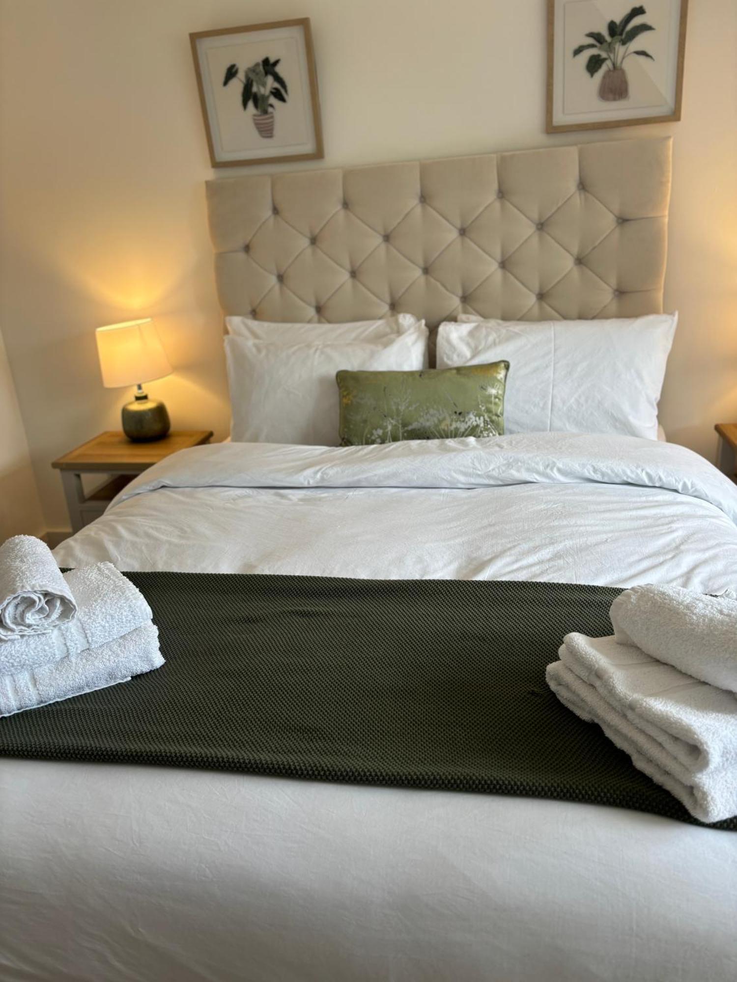Apartment 6 Smithhills - Sleeps 3 Excellent Transport Links Glasgow & Airport Paisley